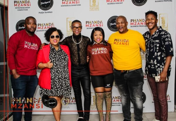 WhatsApp-Image-2023-08-24-at-11.58.54 People posing for a photo